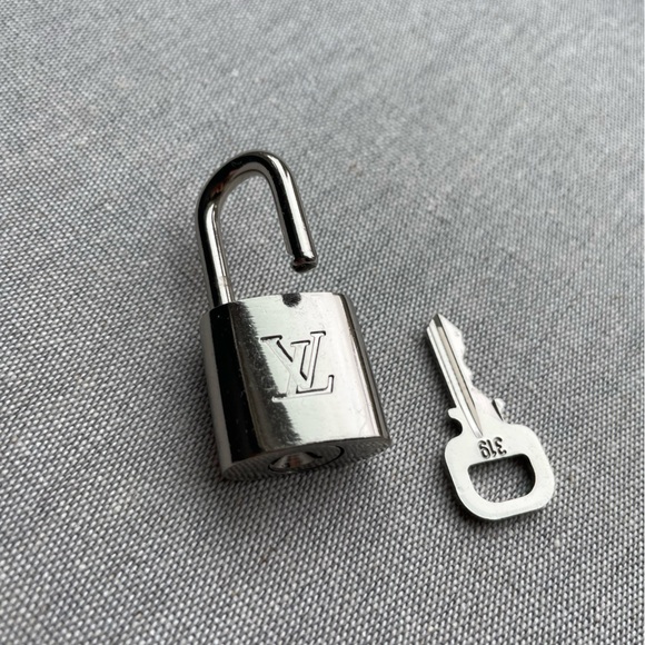 Louis Vuitton Silver Lock & Key - Picture 3 of 6